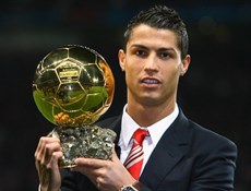 رونالدو بالاتر از مسی مرد سال فوتبال جهان شد .