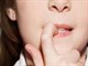 جویدن ناخن در کودکان نشانه چیست؟