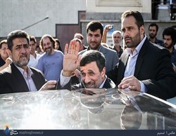 تصاویر/احمدی‌نژاد درمراسم ترحیم جهان‌پهلوان
