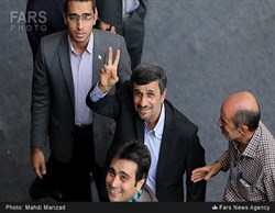 عکس/ احمدی‌نژاد درمصلای امام‌خمینی(ره)
