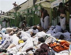 اعتراف پزشک سعودی درباره تعداد فاجعه بار قربانیان منا